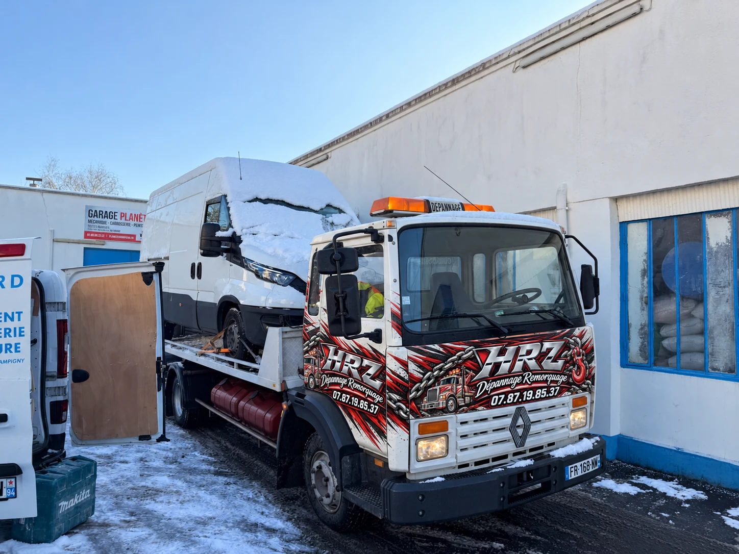 Véhicule transporté dans des conditions hivernales