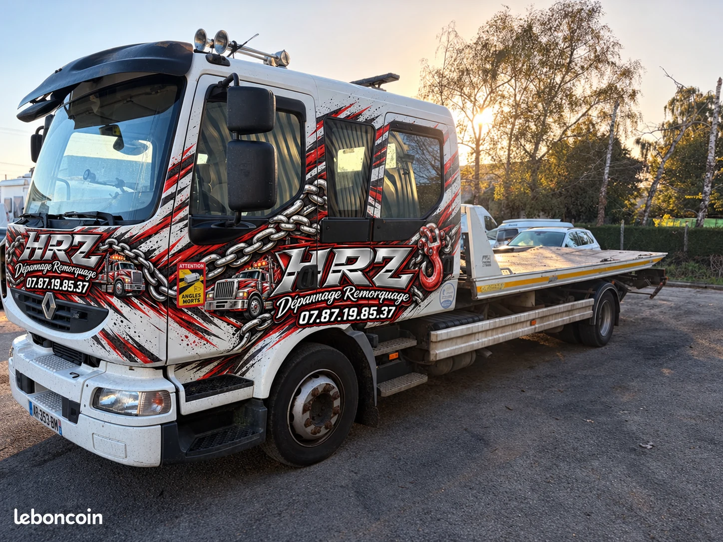 Le poids lourd plateau de dépannage aux couleurs HRZ